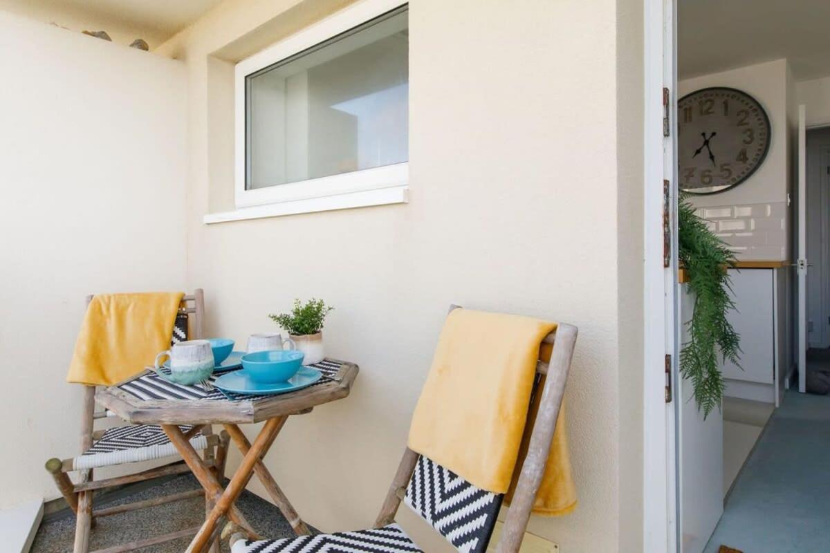 Two Bed Seafront Escape In East Wittering Appartement Buitenkant foto