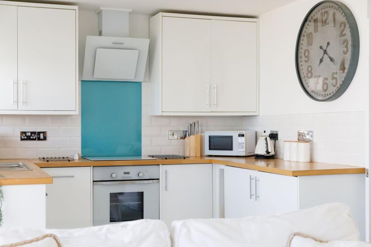 Two Bed Seafront Escape In East Wittering Appartement Buitenkant foto