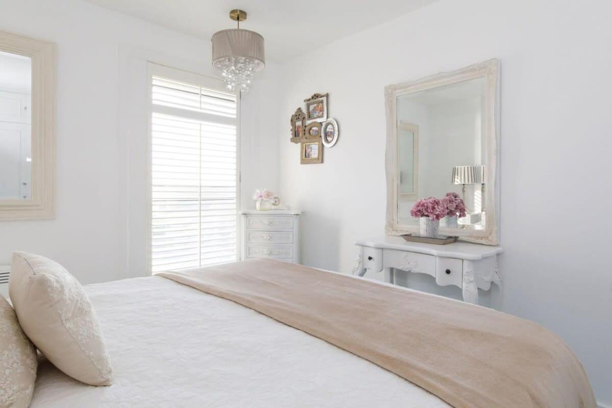 Two Bed Seafront Escape In East Wittering Appartement Buitenkant foto