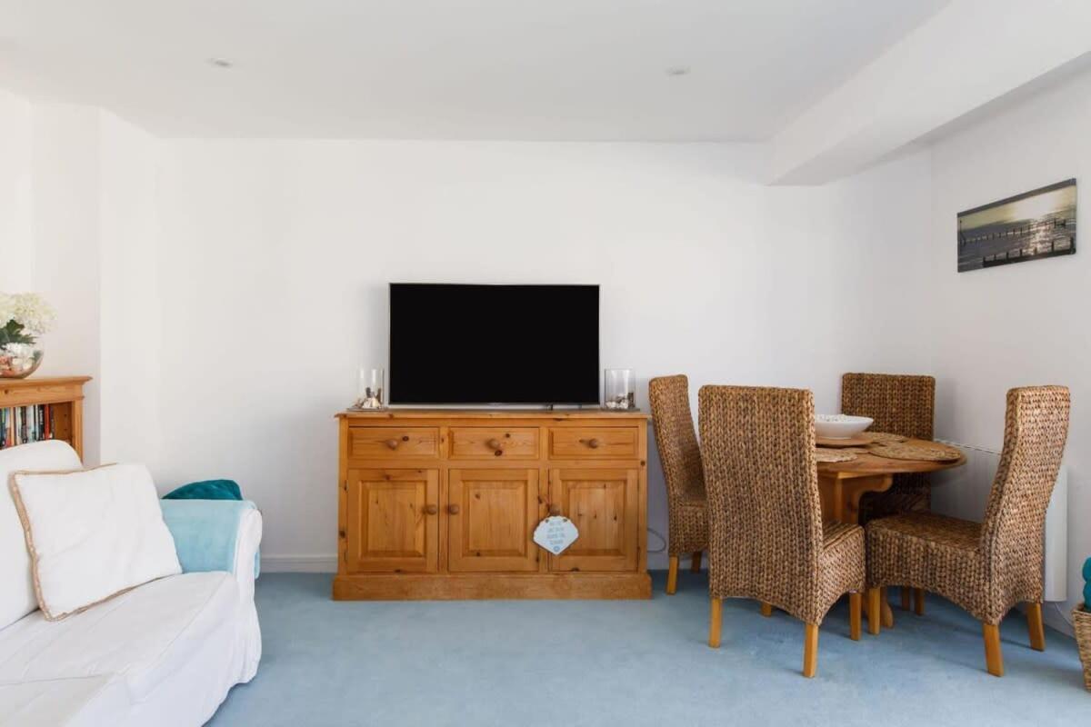 Two Bed Seafront Escape In East Wittering Appartement Buitenkant foto