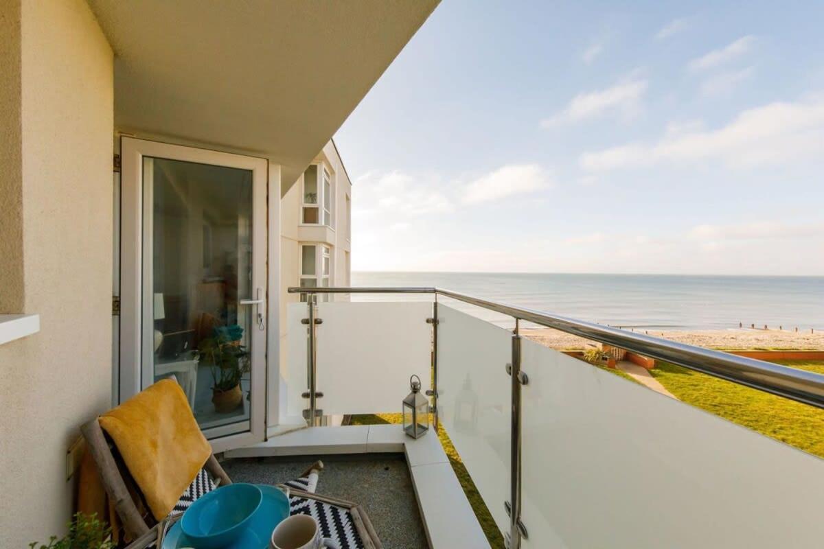 Two Bed Seafront Escape In East Wittering Appartement Buitenkant foto