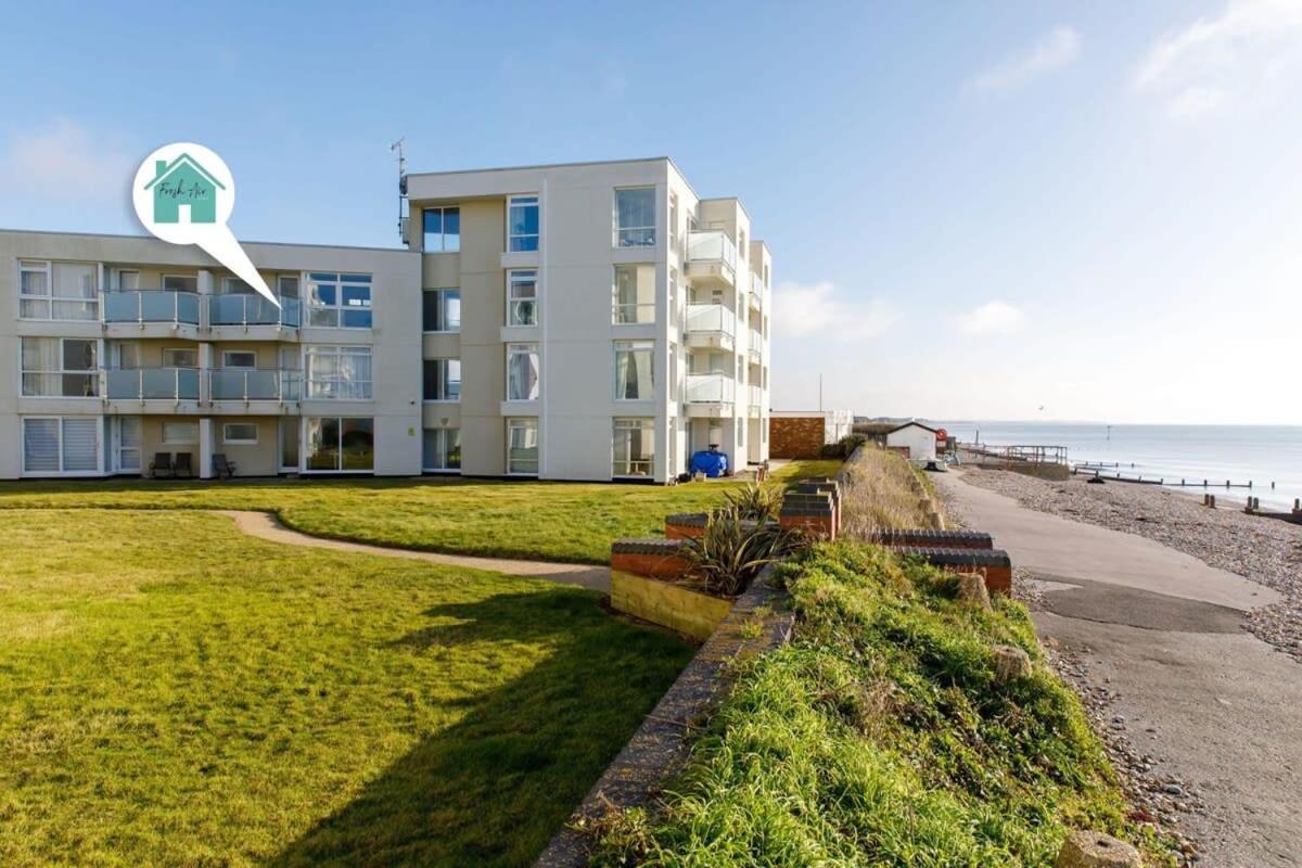 Two Bed Seafront Escape In East Wittering Appartement Buitenkant foto
