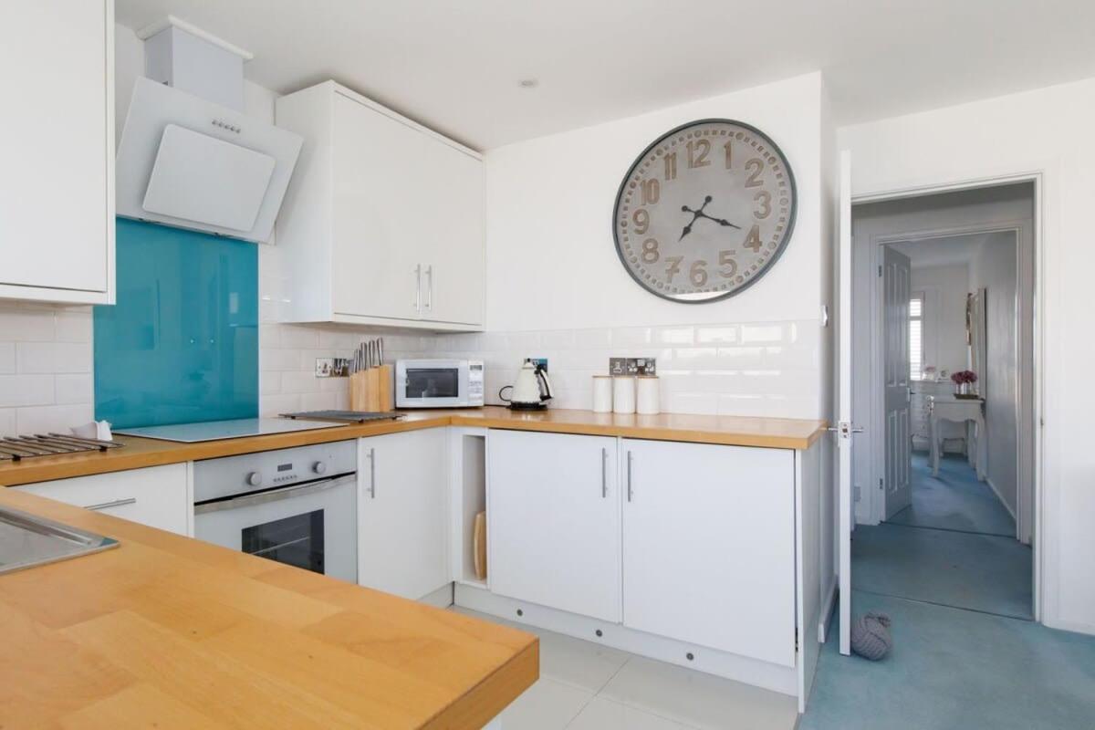 Two Bed Seafront Escape In East Wittering Appartement Buitenkant foto