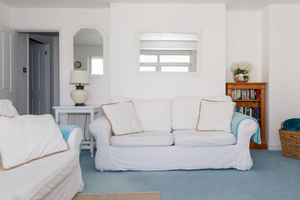 Two Bed Seafront Escape In East Wittering Appartement Buitenkant foto
