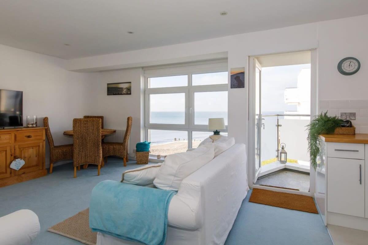 Two Bed Seafront Escape In East Wittering Appartement Buitenkant foto