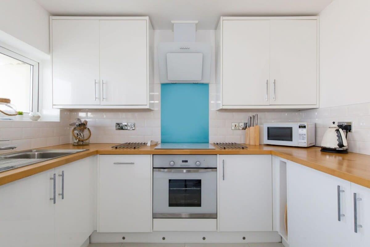 Two Bed Seafront Escape In East Wittering Appartement Buitenkant foto
