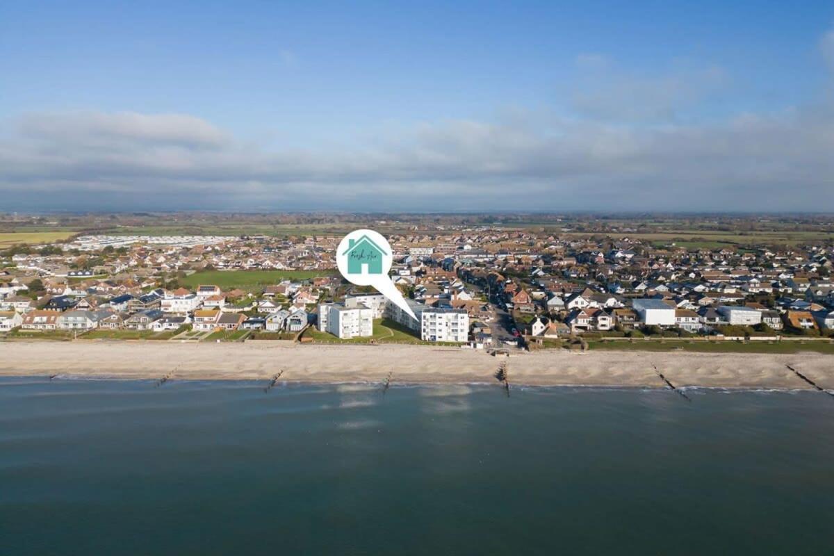 Two Bed Seafront Escape In East Wittering Appartement Buitenkant foto