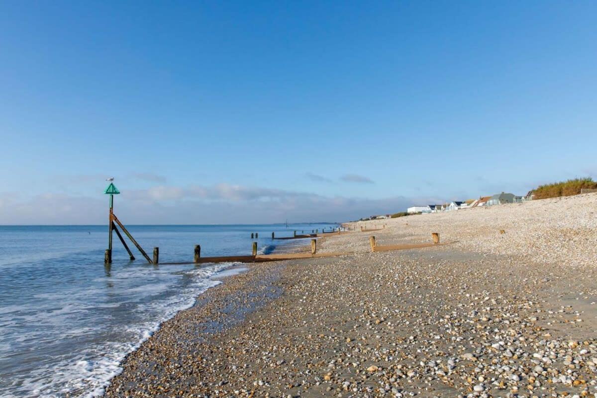 Two Bed Seafront Escape In East Wittering Appartement Buitenkant foto